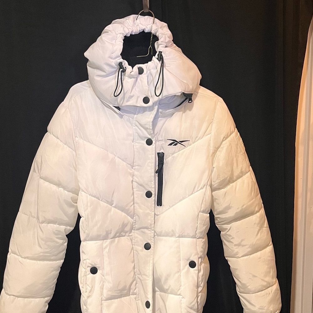 Reebok Snowy White Puffer Quilted Jacket – Adjustable & Sherpa-Lined, Size S